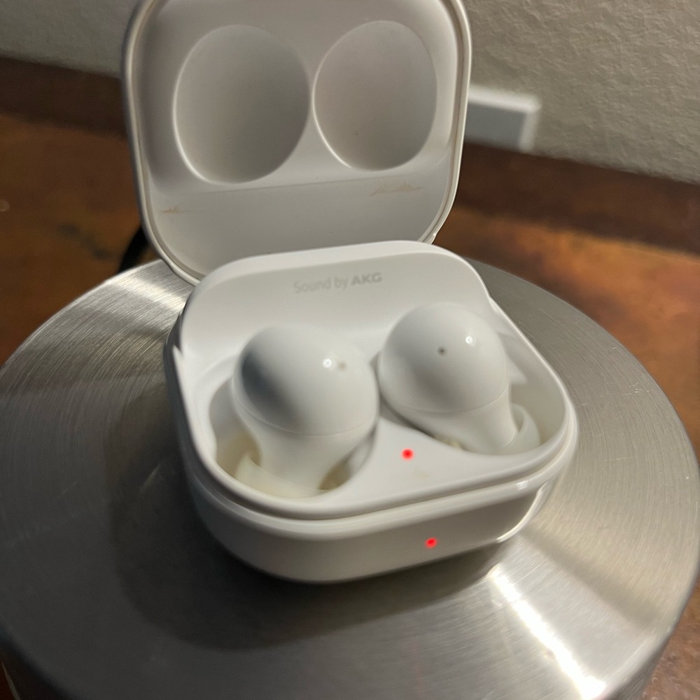 Samsung White Earbud Headphones